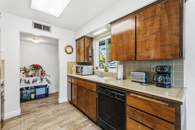 1443 E Palo Alto Avenue, Fresno, CA 93710