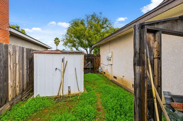 1443 E Palo Alto Avenue, Fresno, CA 93710