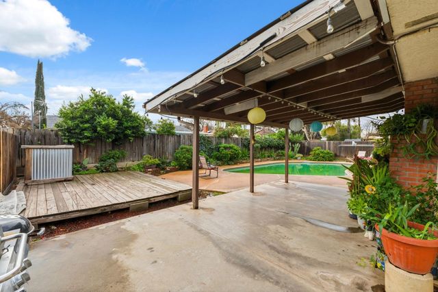 1443 E Palo Alto Avenue, Fresno, CA 93710