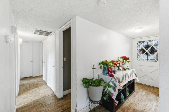 1443 E Palo Alto Avenue, Fresno, CA 93710