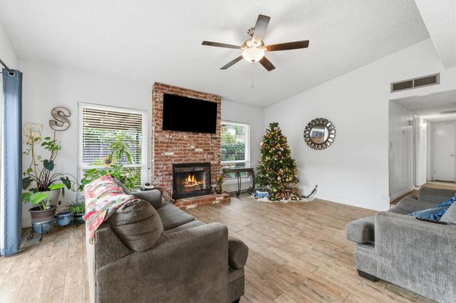 1443 E Palo Alto Avenue, Fresno, CA 93710