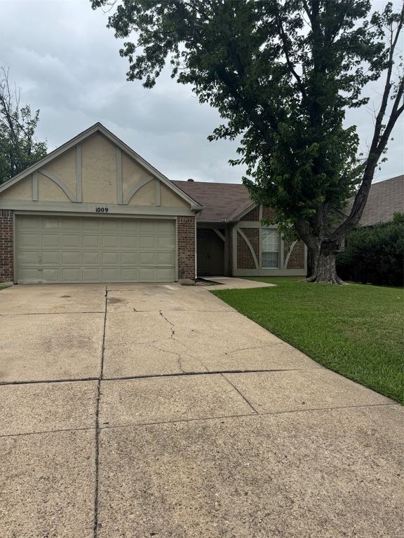 1009 Danforth Court, Arlington, TX 76017