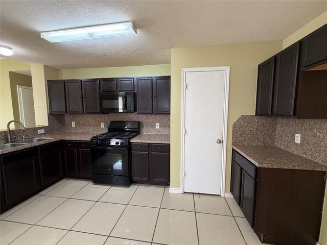 2634 Sockeye Drive, Houston, TX 77045