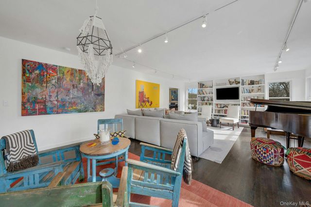 3 Old Lane, Scarsdale, NY 10583