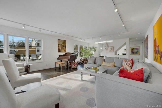 3 Old Lane, Scarsdale, NY 10583