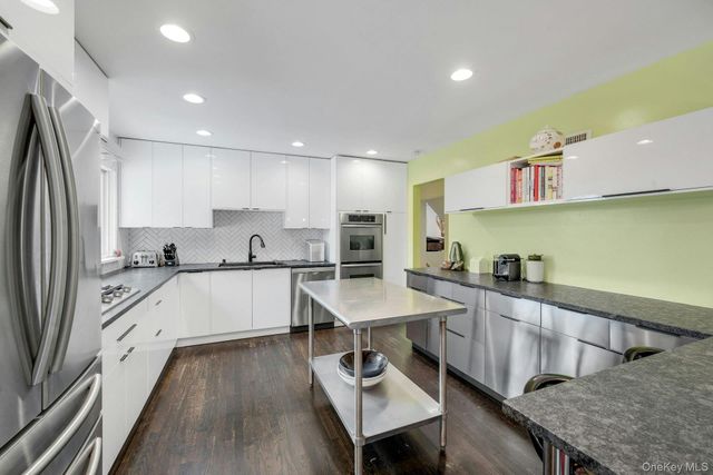 3 Old Lane, Scarsdale, NY 10583