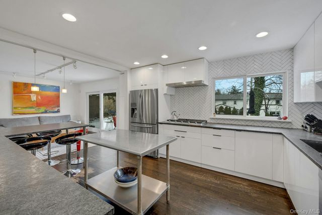 3 Old Lane, Scarsdale, NY 10583