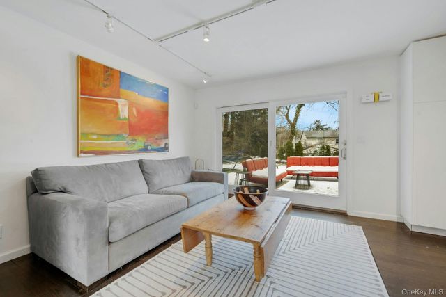 3 Old Lane, Scarsdale, NY 10583