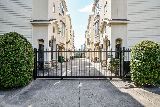 3322 Chenevert Street, Houston, TX 77004