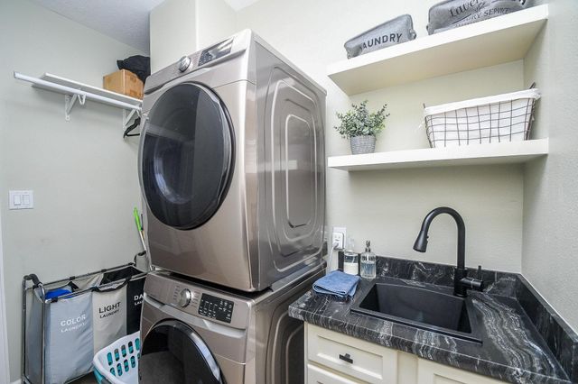 3322 Chenevert Street, Houston, TX 77004