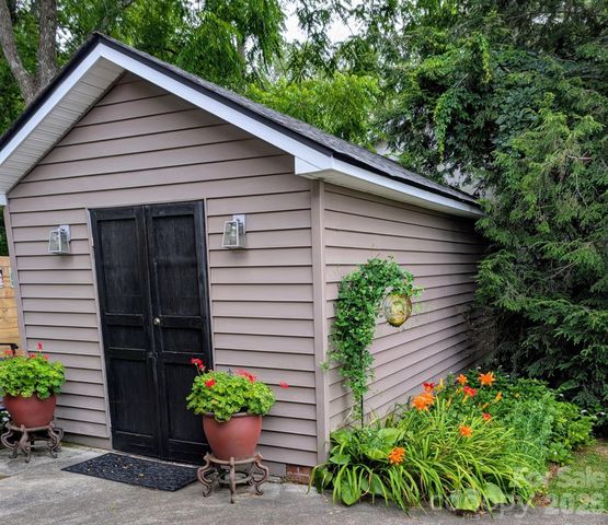 294 S Caldwell Street, Brevard, NC 28712