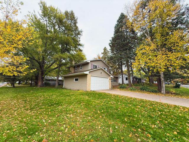 1081 Cedarwood Drive, Woodbury, MN 55125