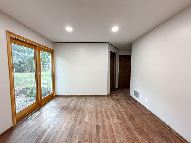 1081 Cedarwood Drive, Woodbury, MN 55125