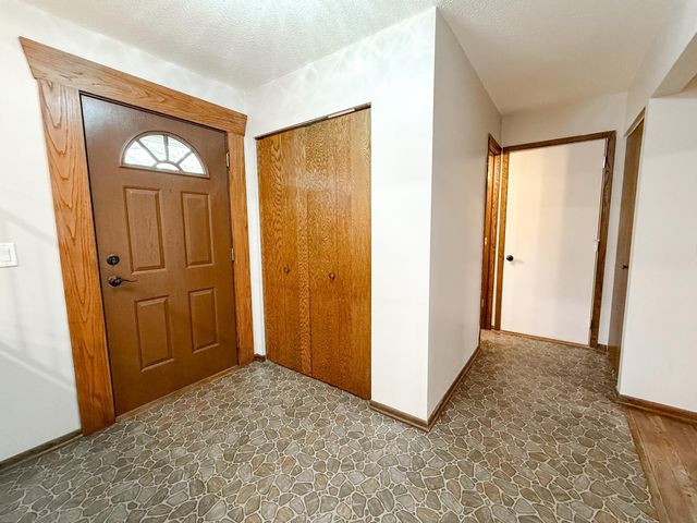 1081 Cedarwood Drive, Woodbury, MN 55125