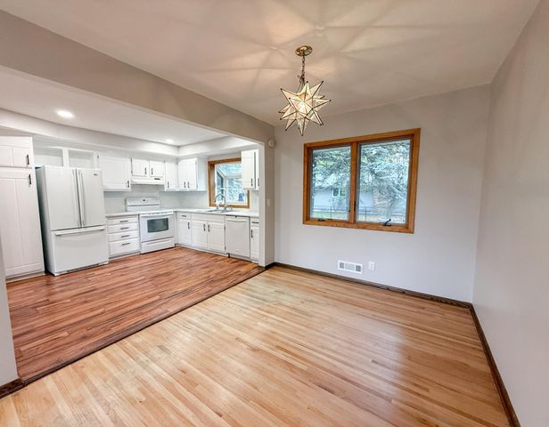 1081 Cedarwood Drive, Woodbury, MN 55125