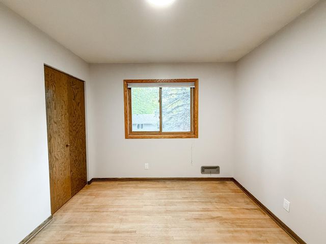 1081 Cedarwood Drive, Woodbury, MN 55125