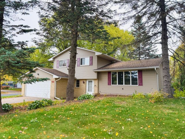 1081 Cedarwood Drive, Woodbury, MN 55125