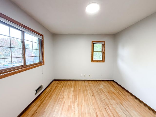 1081 Cedarwood Drive, Woodbury, MN 55125