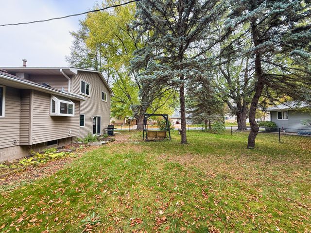 1081 Cedarwood Drive, Woodbury, MN 55125