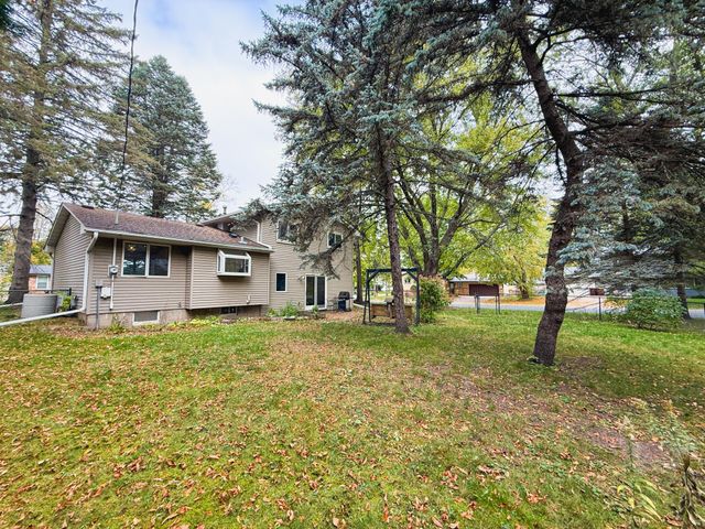 1081 Cedarwood Drive, Woodbury, MN 55125