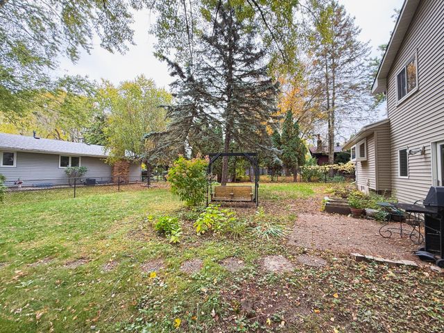 1081 Cedarwood Drive, Woodbury, MN 55125