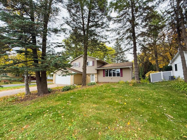 1081 Cedarwood Drive, Woodbury, MN 55125