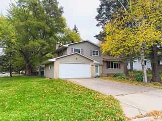1081 Cedarwood Drive, Woodbury, MN 55125