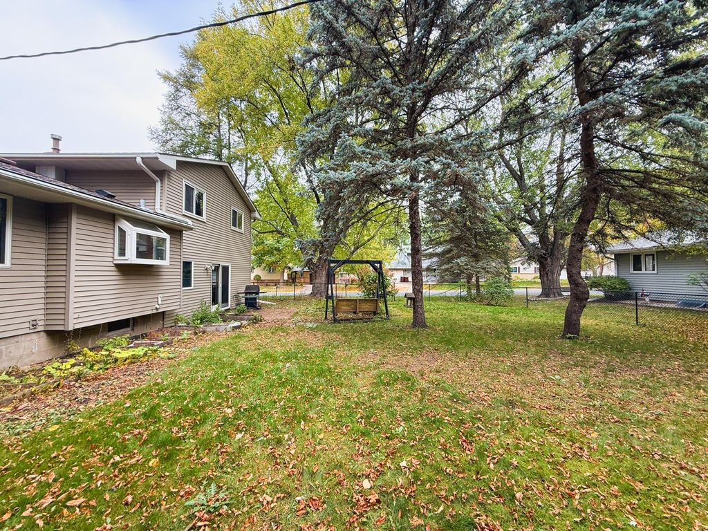 1081 Cedarwood Drive, Woodbury, MN 55125 — photo 4