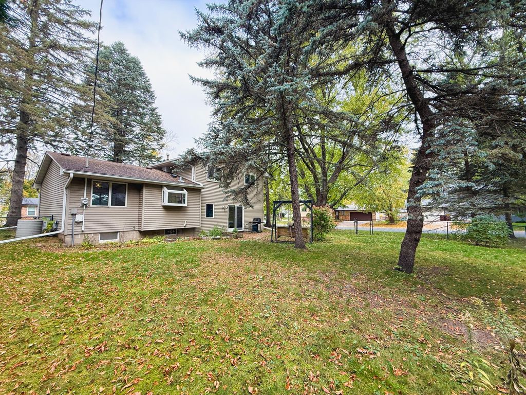 1081 Cedarwood Drive, Woodbury, MN 55125 — photo 5