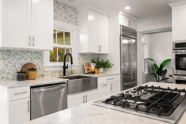 1001 Sarasota Circle, Dallas, TX 75223