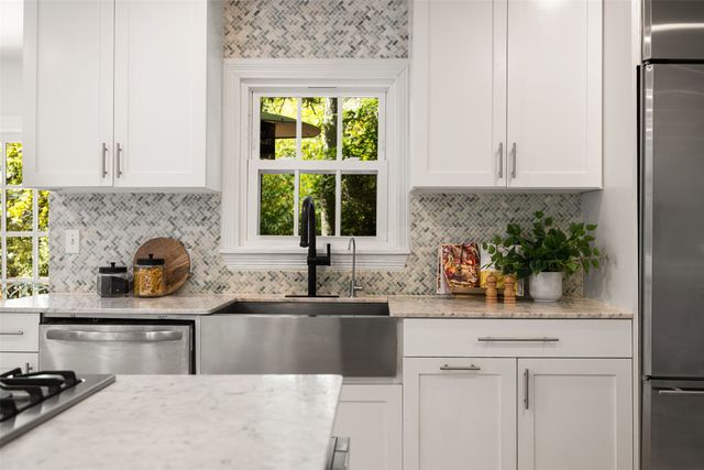 1001 Sarasota Circle, Dallas, TX 75223