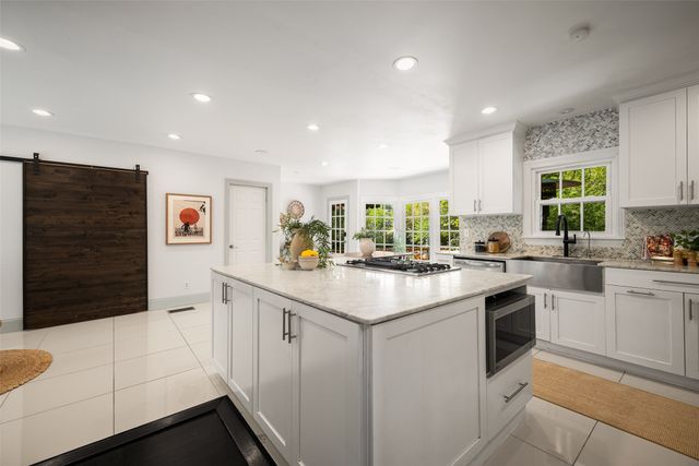 1001 Sarasota Circle, Dallas, TX 75223