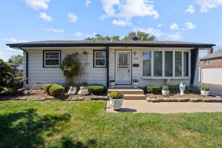 8008 Normandy Avenue, Burbank, IL 60459