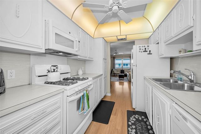 5227 81ST LANE N 22, St Petersburg, FL 33709