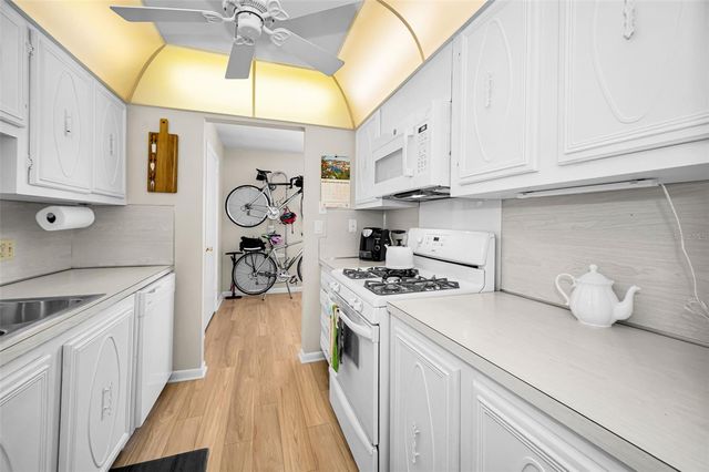 5227 81ST LANE N 22, St Petersburg, FL 33709