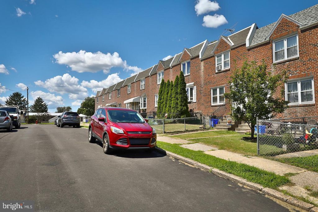 374 FAIRWAY TER, Philadelphia, PA 19128