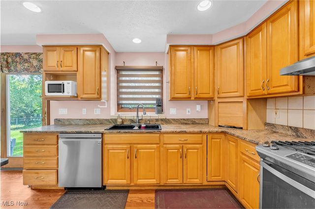 2736 Green Road, Shaker Heights, OH 44122