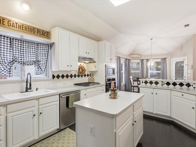 8805 Falcon View Drive, Mckinney, TX 75072