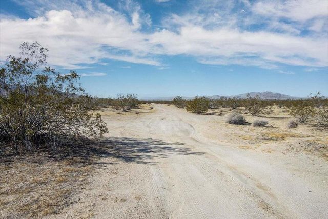 117 Border Road, Joshua Tree, CA 92252