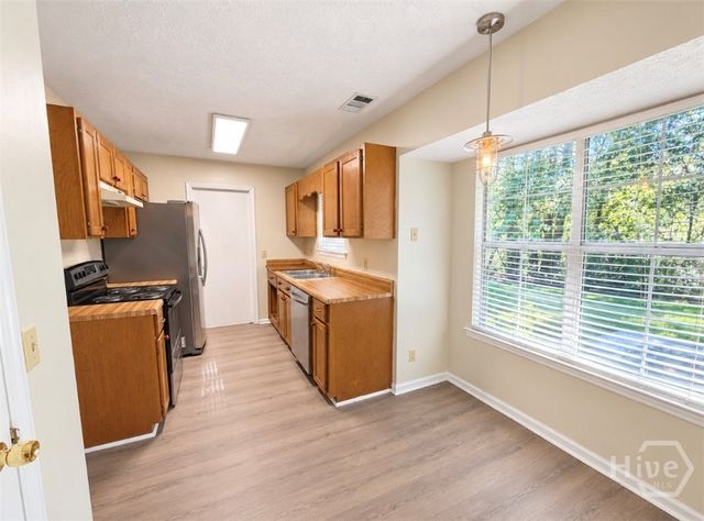 61 Whippoorwill Lane W, Richmond Hill, GA 31324