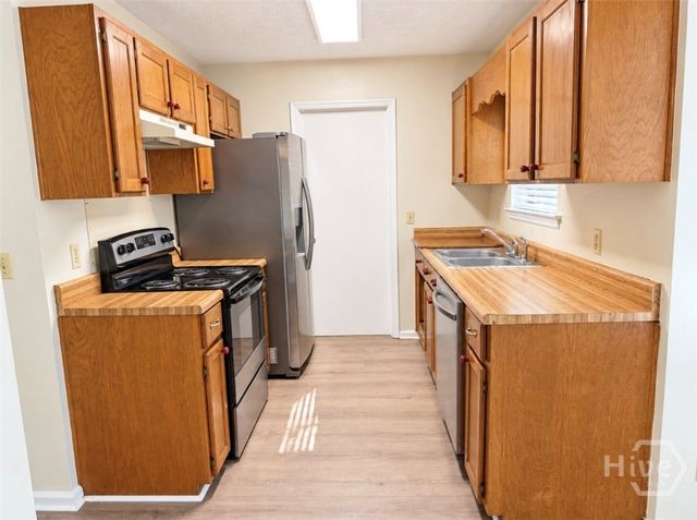 61 Whippoorwill Lane W, Richmond Hill, GA 31324