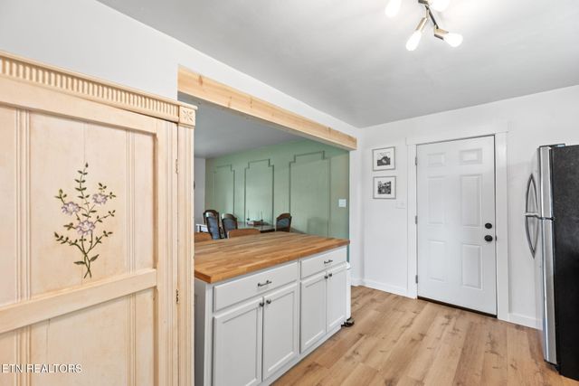 1314 E Walnut Grove Drive, Knoxville, TN 37918