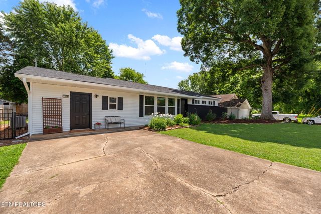 1314 E Walnut Grove Drive, Knoxville, TN 37918