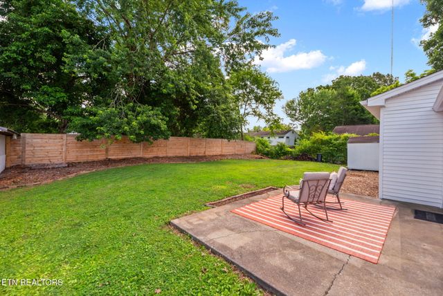 1314 E Walnut Grove Drive, Knoxville, TN 37918