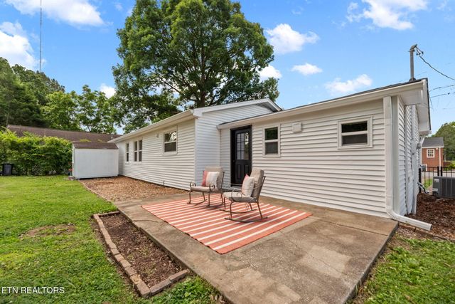 1314 E Walnut Grove Drive, Knoxville, TN 37918