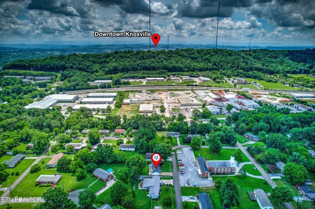 1314 E Walnut Grove Drive, Knoxville, TN 37918
