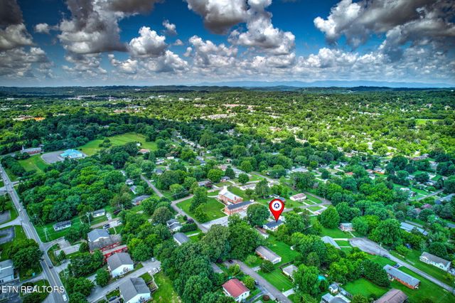 1314 E Walnut Grove Drive, Knoxville, TN 37918