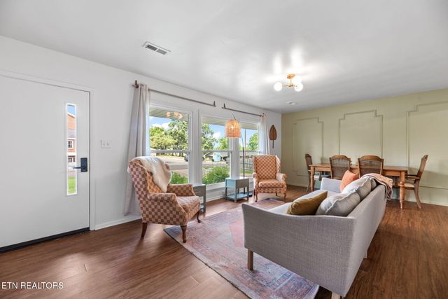 1314 E Walnut Grove Drive, Knoxville, TN 37918