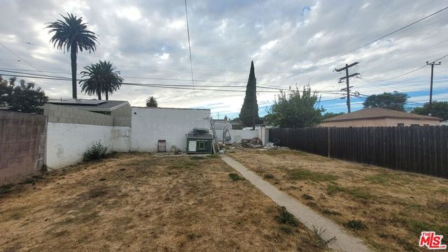 9819 S Hoover Street, Los Angeles, CA 90044