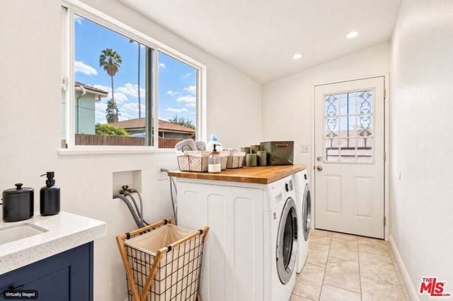 9819 S Hoover Street, Los Angeles, CA 90044